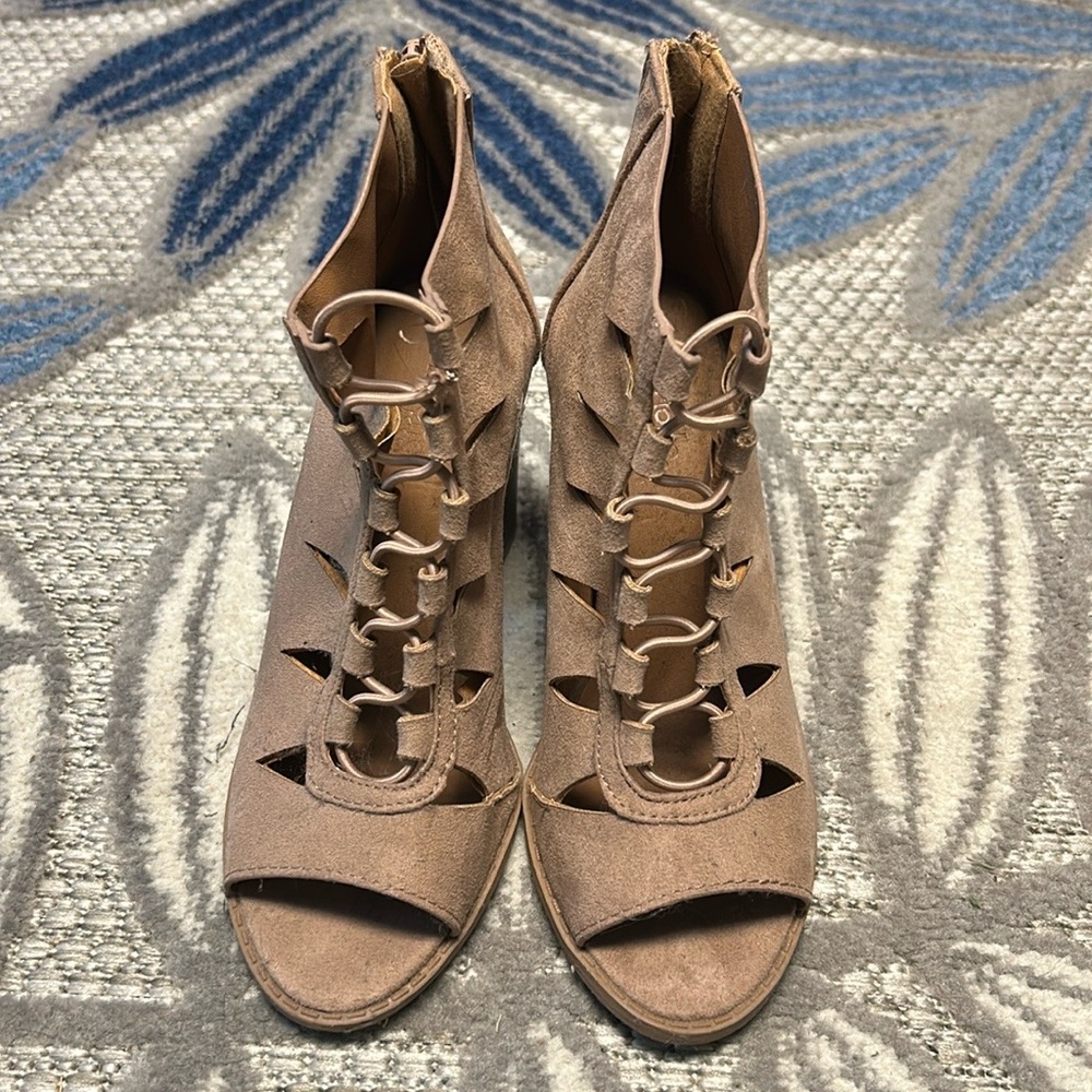 Charlotte Russe Tan Open Toe Lace Up Zipper 3.5" Wedges Size 8